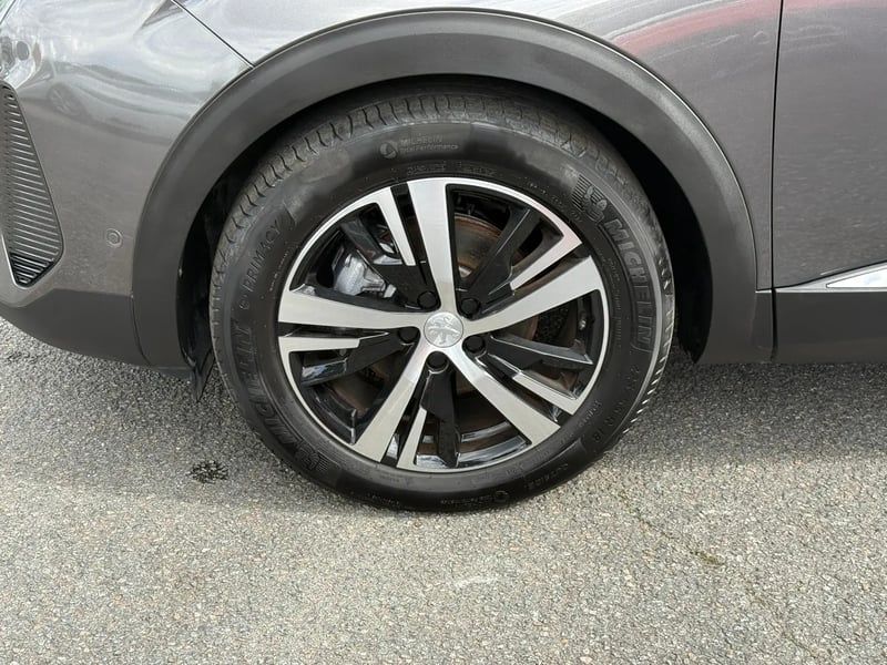 Photo de la voiture PEUGEOT 3008 PureTech 130ch S&S BVM6 GT