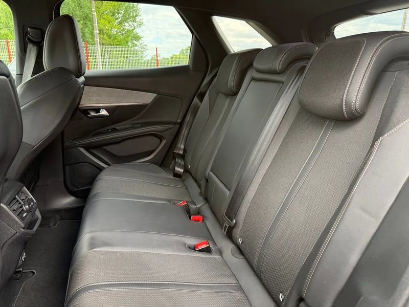 Photo de la voiture PEUGEOT 3008 PureTech 130ch S&S BVM6 GT