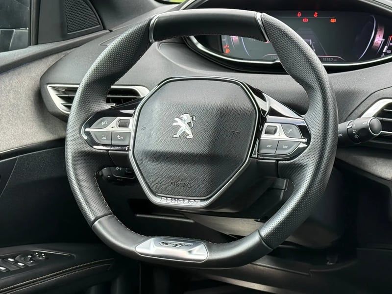 Photo de la voiture PEUGEOT 3008 PureTech 130ch S&S BVM6 GT