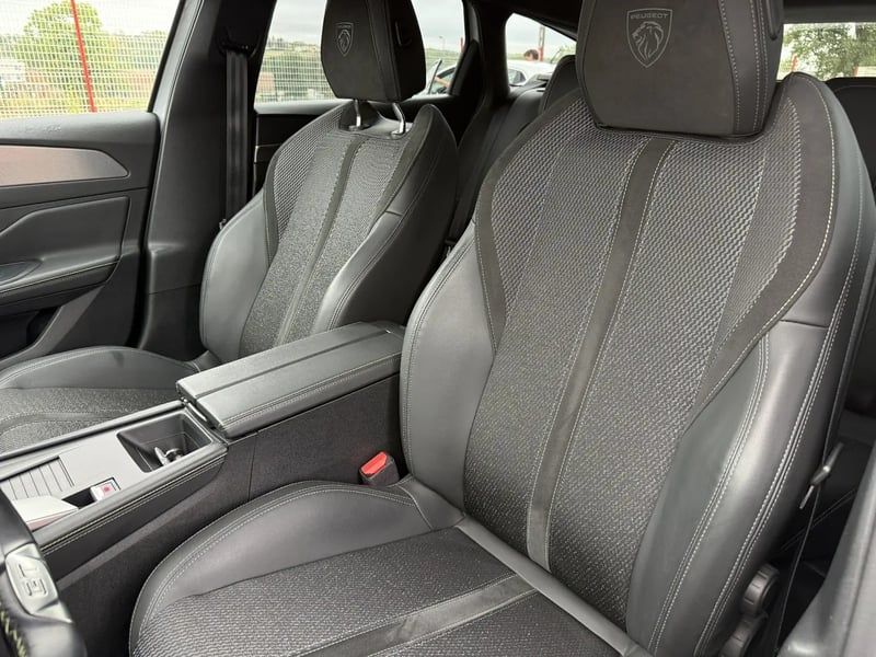 Photo de la voiture PEUGEOT 308 SW BlueHDi 130ch S&S EAT8 GT