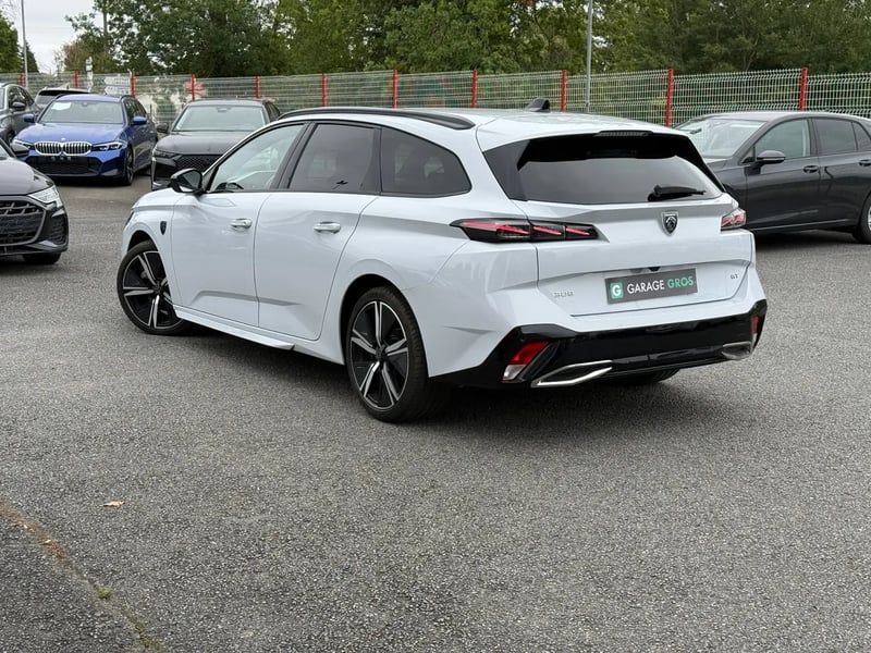 Photo de la voiture PEUGEOT 308 SW BlueHDi 130ch S&S EAT8 GT