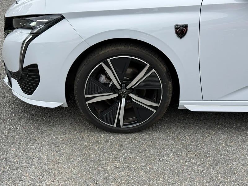 Photo de la voiture PEUGEOT 308 SW BlueHDi 130ch S&S EAT8 GT
