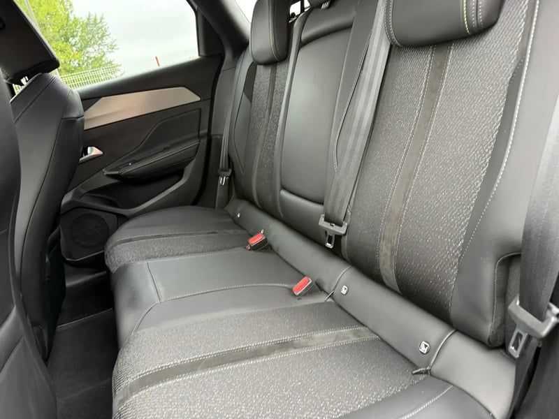 Photo de la voiture PEUGEOT 308 SW BlueHDi 130ch S&S EAT8 GT