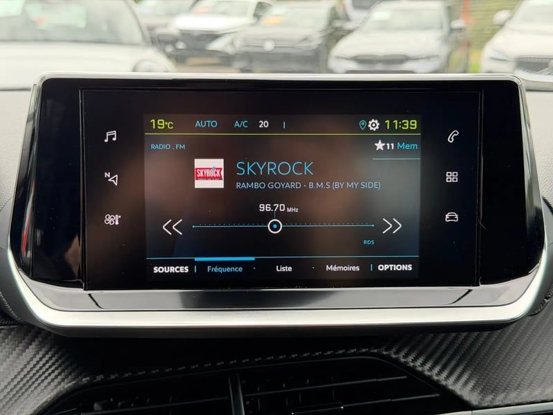 Photo de la voiture PEUGEOT 208 ELECTRIQUE 50 kWh 136ch Style