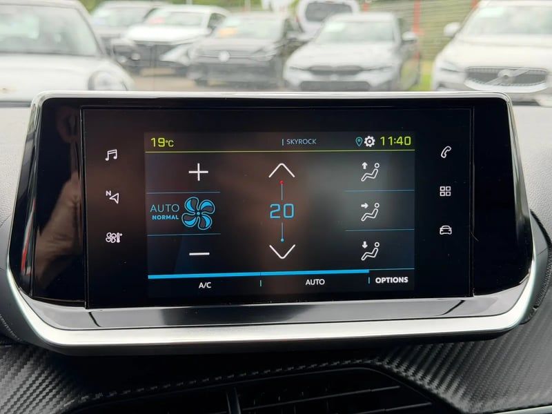 Photo de la voiture PEUGEOT 208 ELECTRIQUE 50 kWh 136ch Style