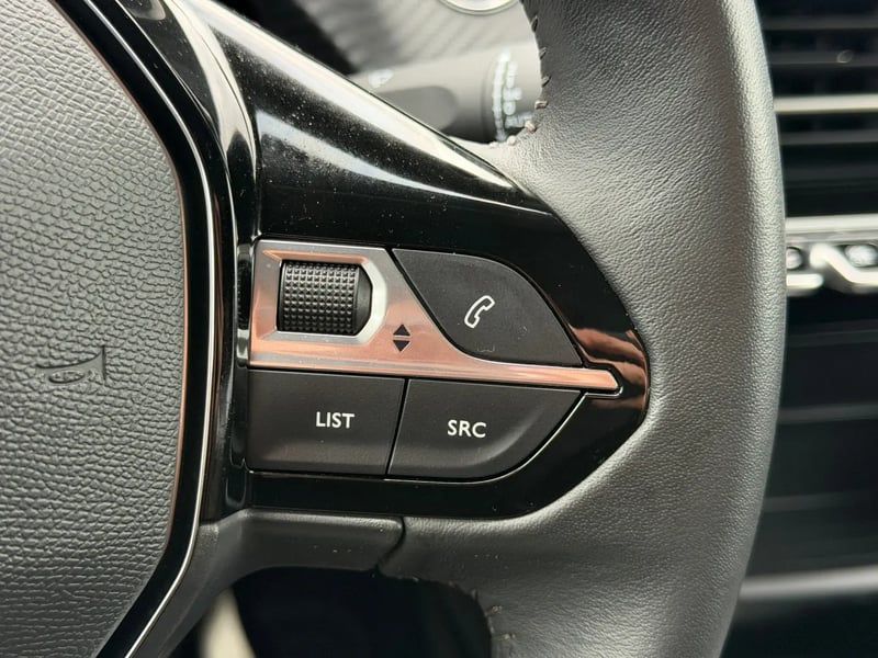 Photo de la voiture PEUGEOT 208 ELECTRIQUE 50 kWh 136ch Style