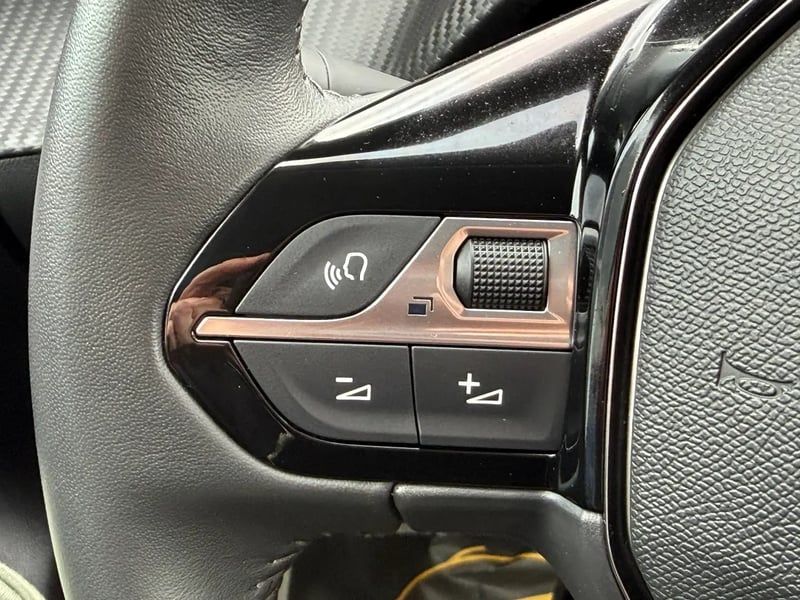 Photo de la voiture PEUGEOT 208 ELECTRIQUE 50 kWh 136ch Style