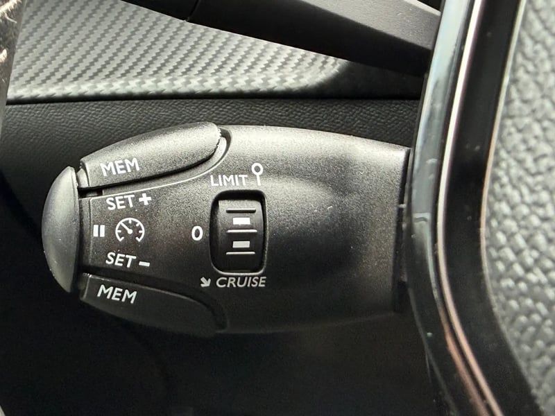 Photo de la voiture PEUGEOT 208 ELECTRIQUE 50 kWh 136ch Style