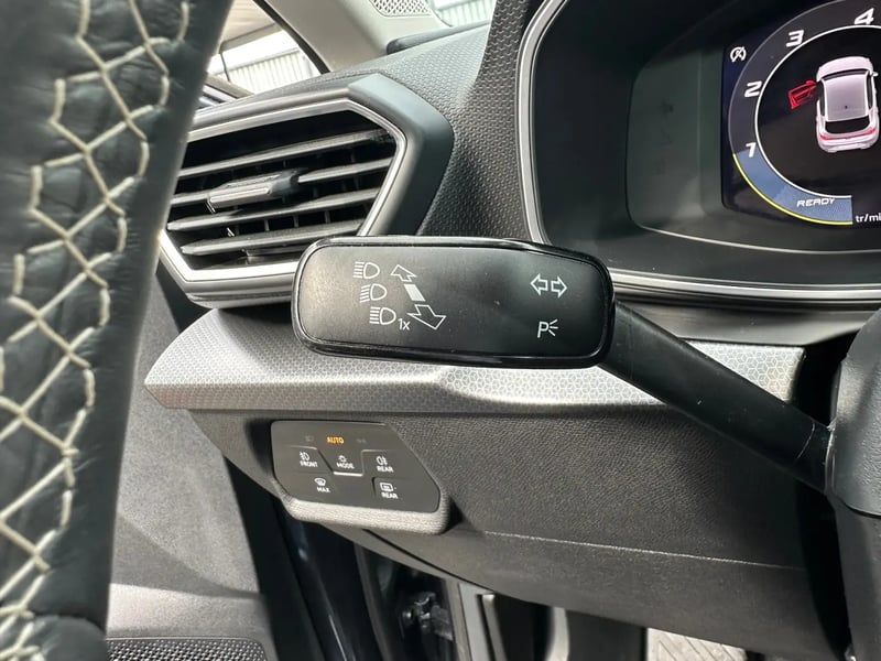 Photo de la voiture SEAT LEON 2.0 TDI 115 BVM6 Business