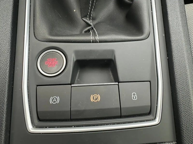 Photo de la voiture SEAT LEON 2.0 TDI 115 BVM6 Business