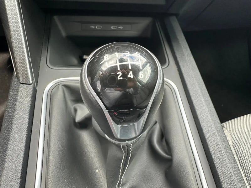 Photo de la voiture SEAT LEON 2.0 TDI 115 BVM6 Business