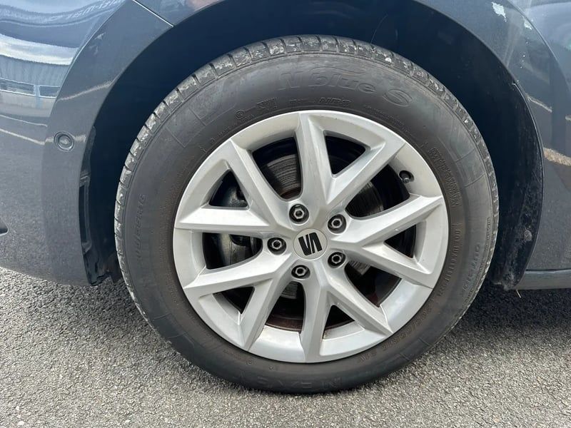 Photo de la voiture SEAT LEON 2.0 TDI 115 BVM6 Business