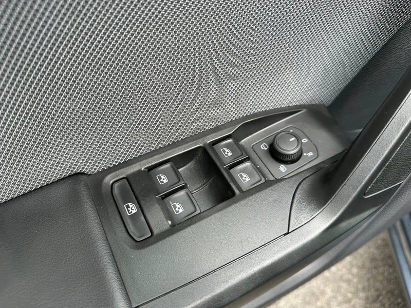 Photo de la voiture SEAT LEON 2.0 TDI 115 BVM6 Business