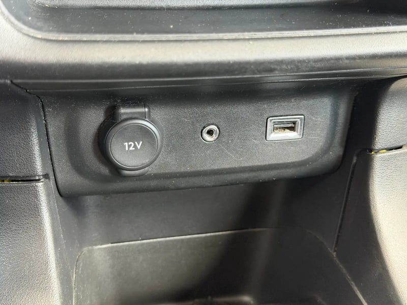 Photo de la voiture CITROEN C3 PureTech 82 Feel