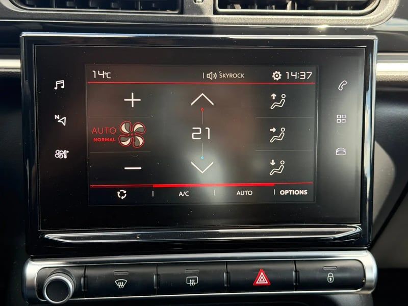 Photo de la voiture CITROEN C3 PureTech 82 Feel