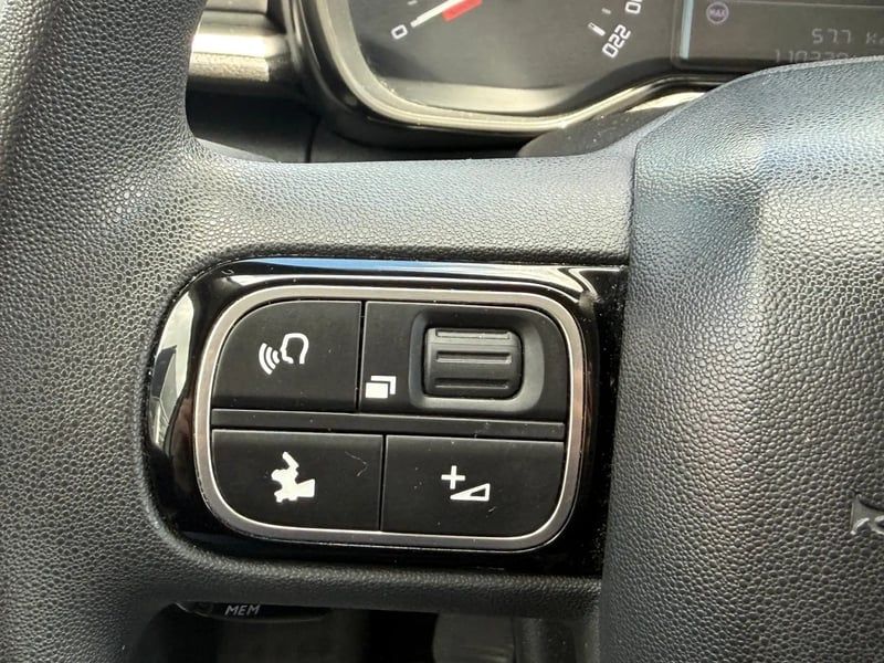 Photo de la voiture CITROEN C3 PureTech 82 Feel
