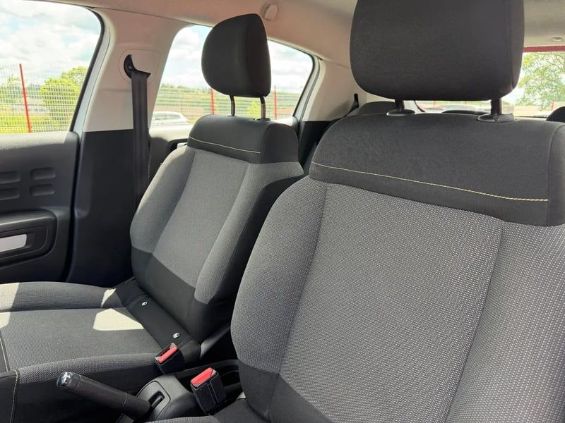 Photo de la voiture CITROEN C3 PureTech 82 Feel