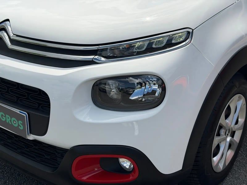 Photo de la voiture CITROEN C3 PureTech 82 Feel