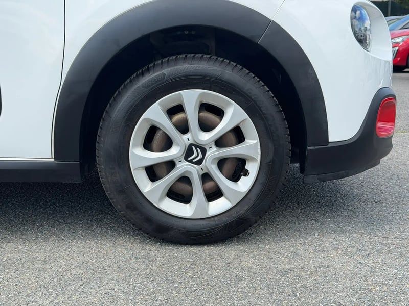 Photo de la voiture CITROEN C3 PureTech 82 Feel