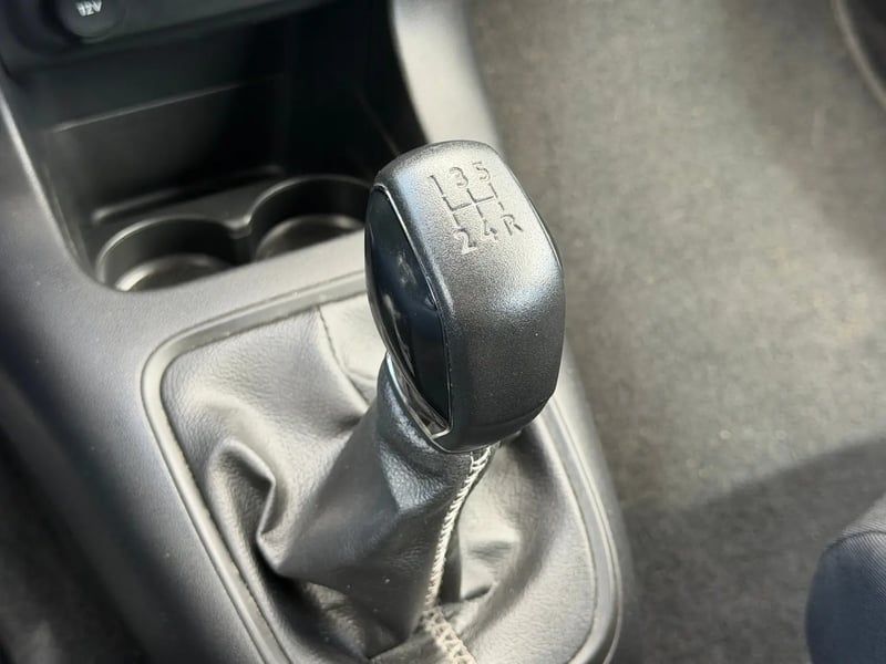 Photo de la voiture CITROEN C3 PureTech 82 Feel
