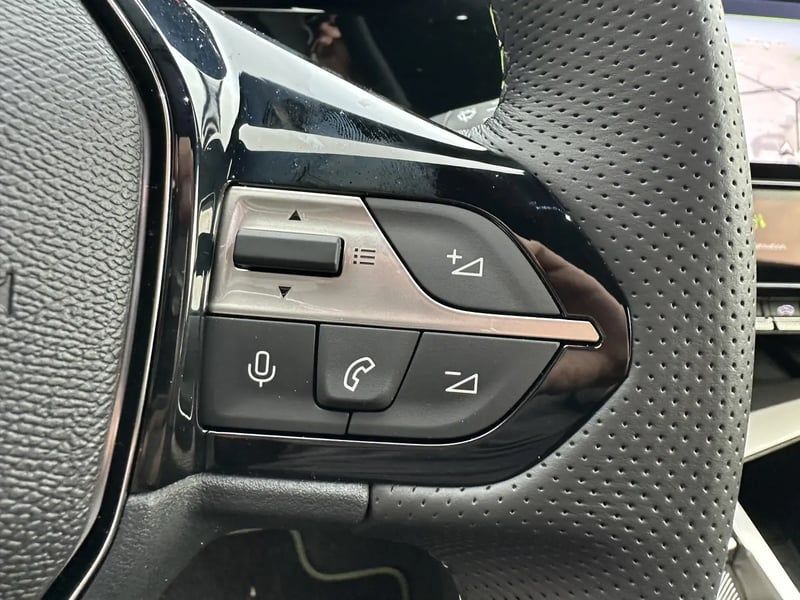 Photo de la voiture PEUGEOT 308 BlueHDi 130ch S&S EAT8 GT