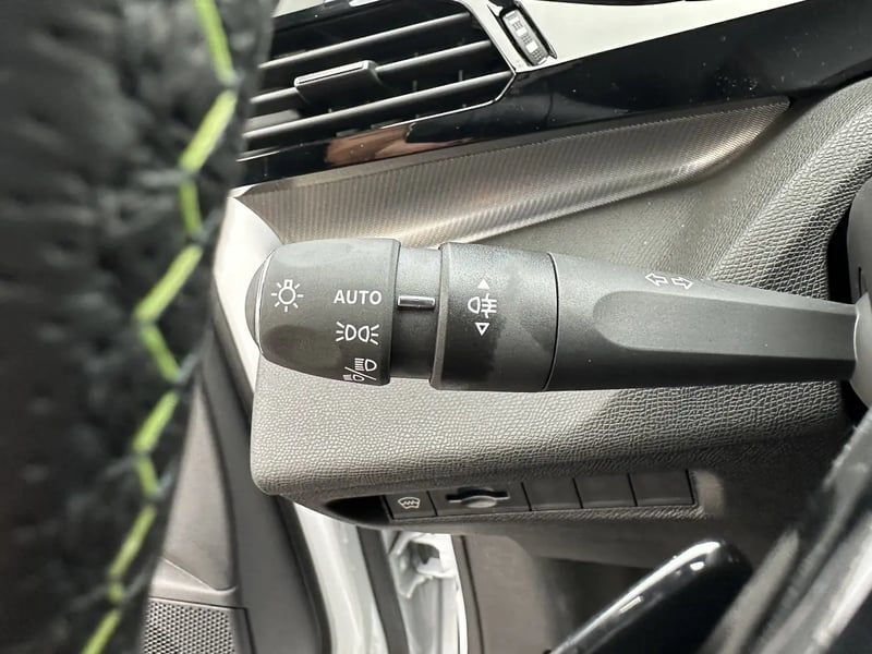 Photo de la voiture PEUGEOT 308 BlueHDi 130ch S&S EAT8 GT