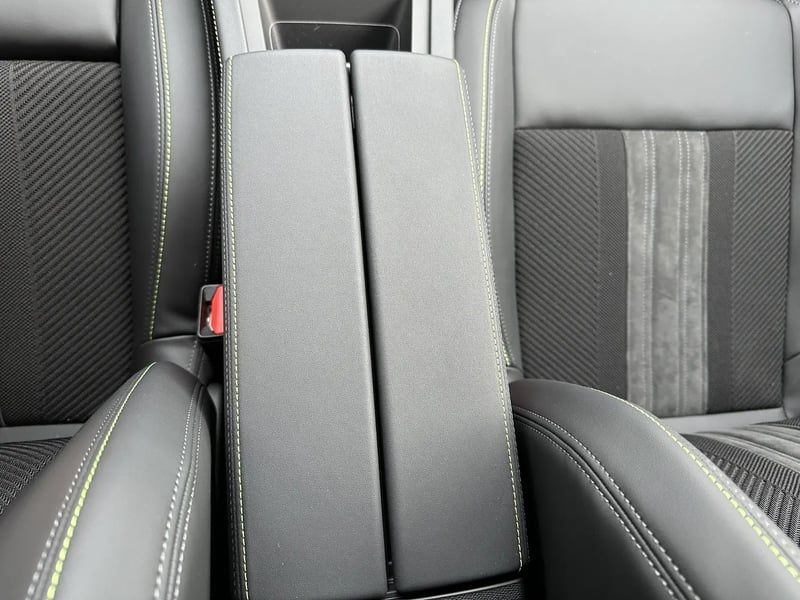 Photo de la voiture PEUGEOT 308 BlueHDi 130ch S&S EAT8 GT