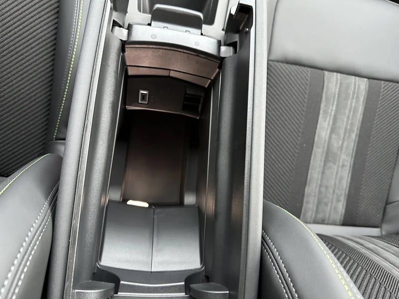 Photo de la voiture PEUGEOT 308 BlueHDi 130ch S&S EAT8 GT