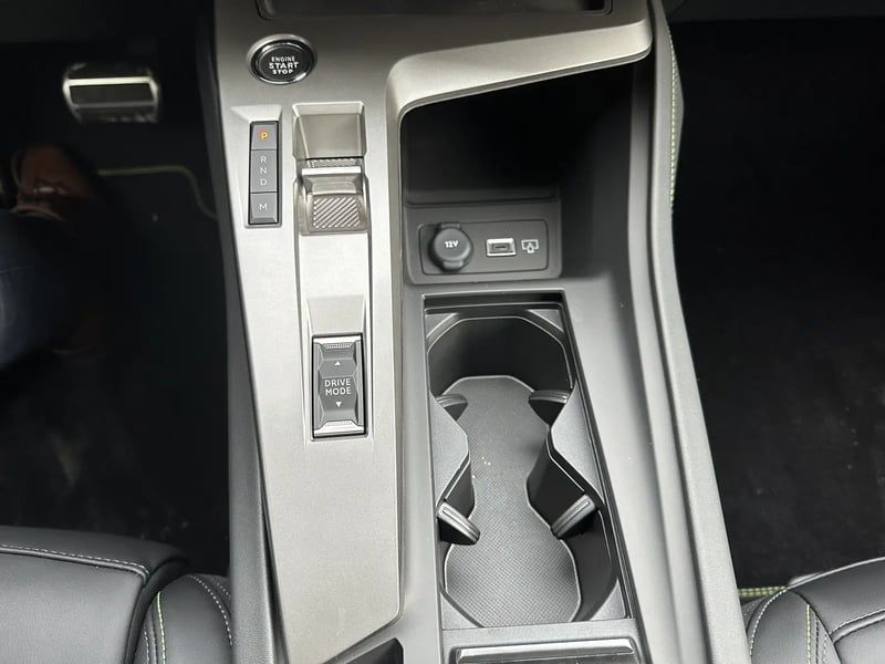 Photo de la voiture PEUGEOT 308 BlueHDi 130ch S&S EAT8 GT