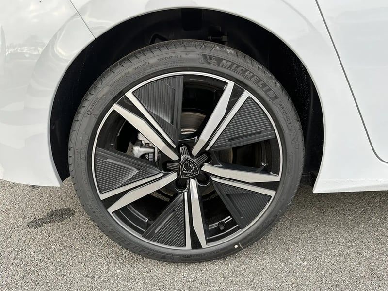 Photo de la voiture PEUGEOT 308 BlueHDi 130ch S&S EAT8 GT