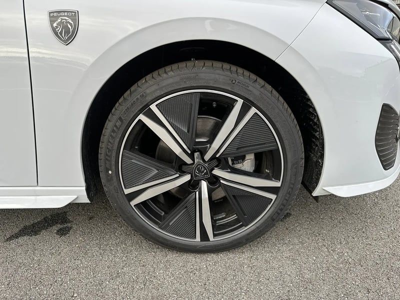 Photo de la voiture PEUGEOT 308 BlueHDi 130ch S&S EAT8 GT