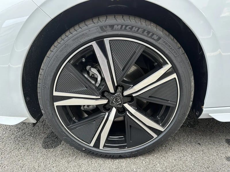 Photo de la voiture PEUGEOT 308 BlueHDi 130ch S&S EAT8 GT