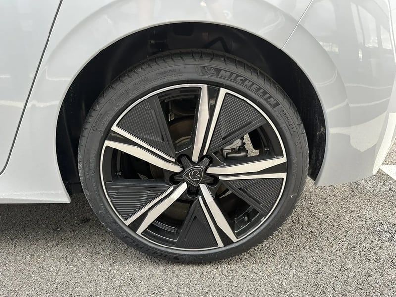 Photo de la voiture PEUGEOT 308 BlueHDi 130ch S&S EAT8 GT