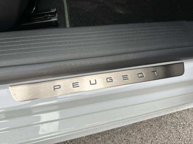 Photo de la voiture PEUGEOT 308 BlueHDi 130ch S&S EAT8 GT