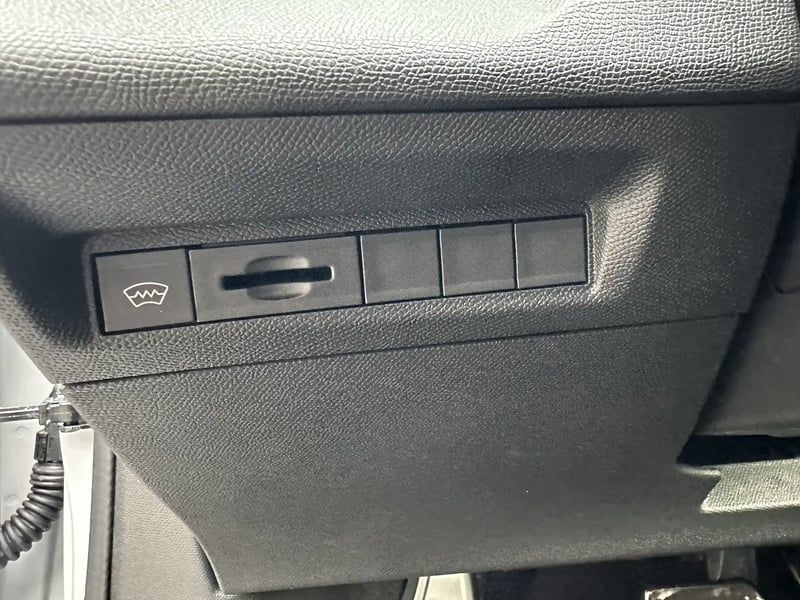 Photo de la voiture PEUGEOT 308 BlueHDi 130ch S&S EAT8 GT