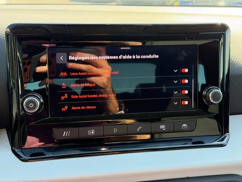 Photo de la voiture SEAT ARONA 1.0 TSI 110 ch Start/Stop BVM6 Style Business