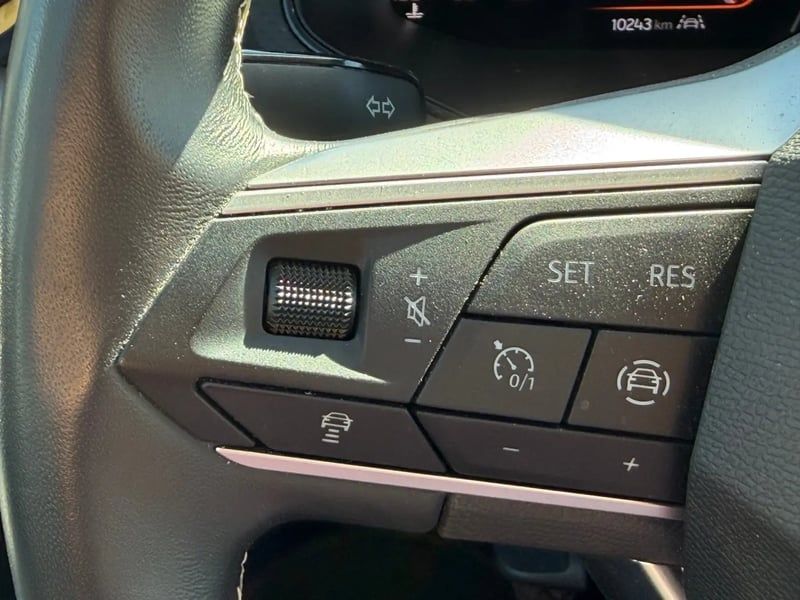 Photo de la voiture SEAT ARONA 1.0 TSI 110 ch Start/Stop BVM6 Style Business