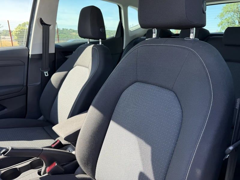 Photo de la voiture SEAT ARONA 1.0 TSI 110 ch Start/Stop BVM6 Style Business