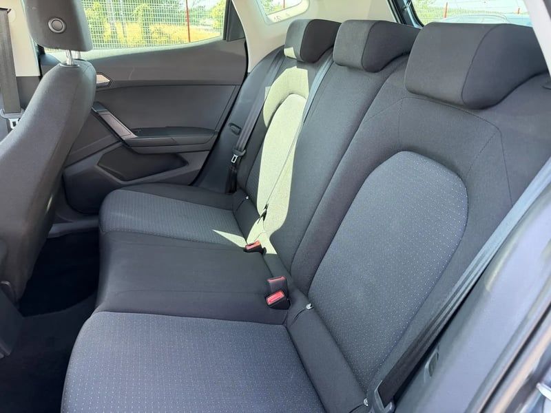 Photo de la voiture SEAT ARONA 1.0 TSI 110 ch Start/Stop BVM6 Style Business