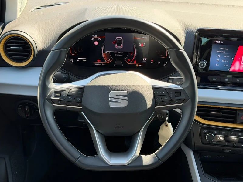 Photo de la voiture SEAT ARONA 1.0 TSI 110 ch Start/Stop BVM6 Style Business