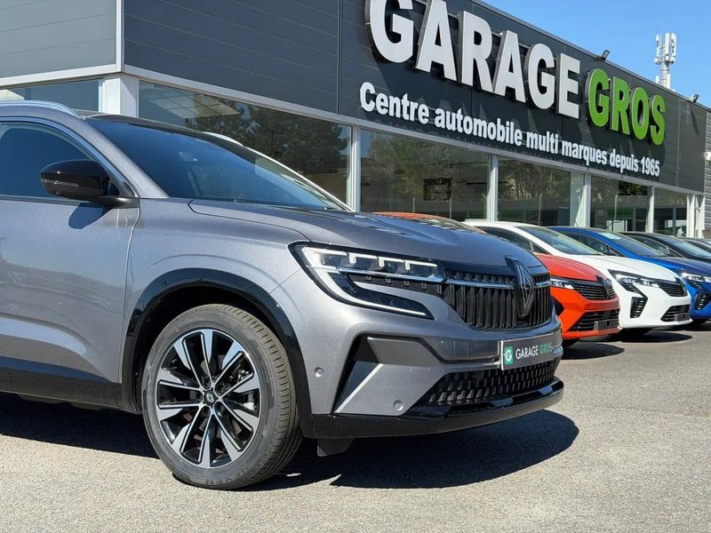 Photo de la voiture RENAULT ESPACE VI E-Tech hybrid 200 Techno