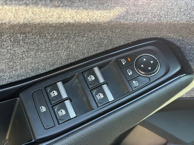 Photo de la voiture RENAULT ESPACE VI E-Tech hybrid 200 Techno