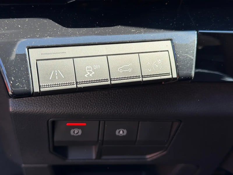 Photo de la voiture RENAULT ESPACE VI E-Tech hybrid 200 Techno