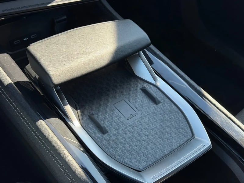Photo de la voiture RENAULT ESPACE VI E-Tech hybrid 200 Techno