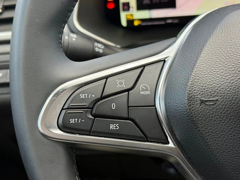 Photo de la voiture RENAULT CAPTUR E-Tech full hybrid 145 ch Techno