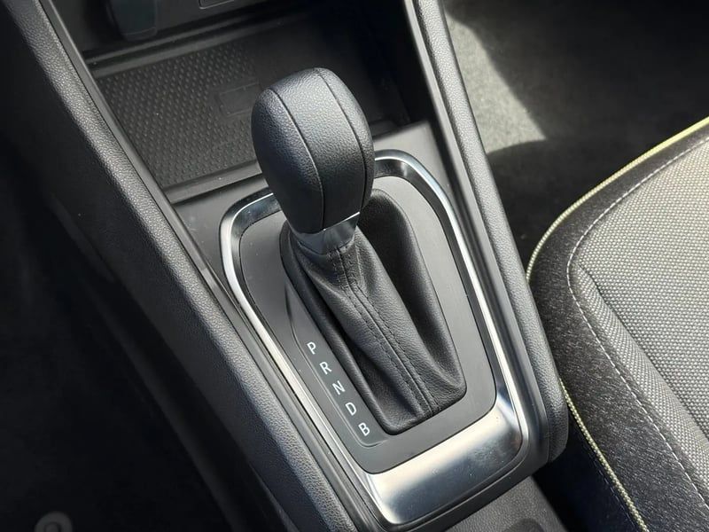 Photo de la voiture RENAULT CAPTUR E-Tech full hybrid 145 ch Techno