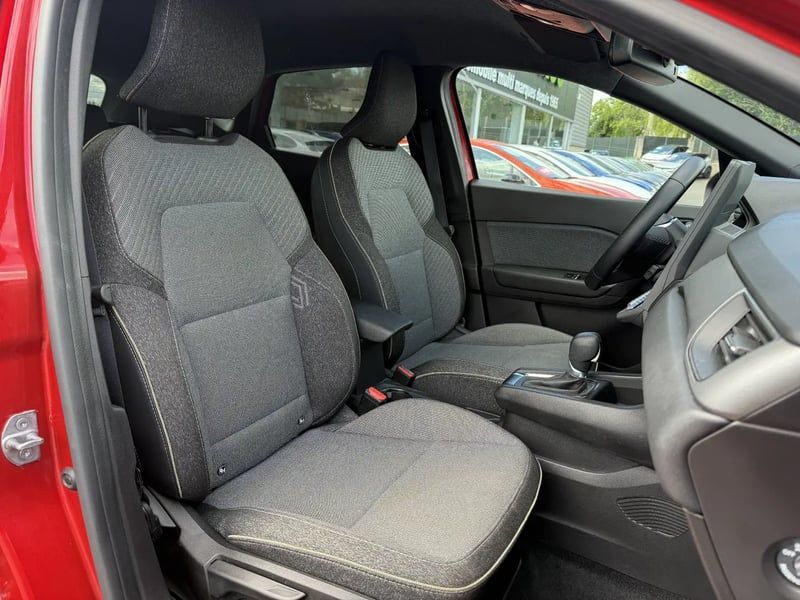 Photo de la voiture RENAULT CAPTUR E-Tech full hybrid 145 ch Techno