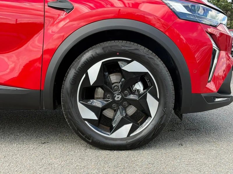 Photo de la voiture RENAULT CAPTUR E-Tech full hybrid 145 ch Techno
