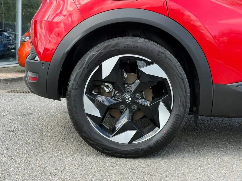 Photo de la voiture RENAULT CAPTUR E-Tech full hybrid 145 ch Techno