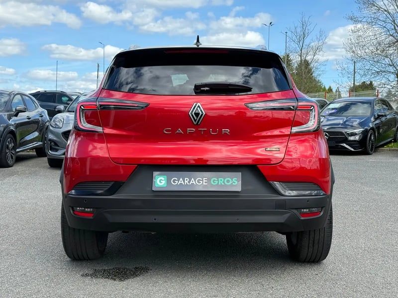 Photo de la voiture RENAULT CAPTUR E-Tech full hybrid 145 ch Techno